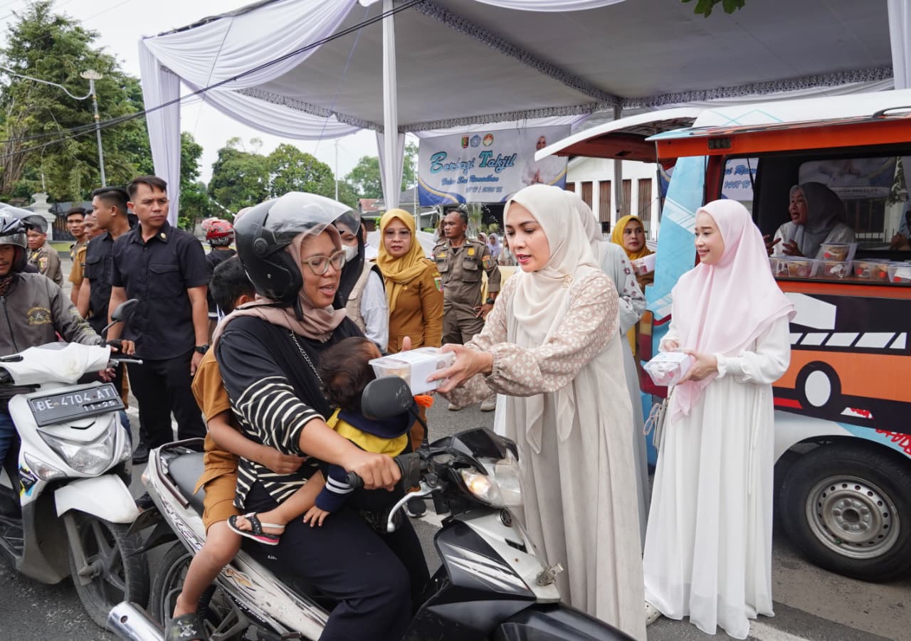 Mobil Sedekah Cinta Turut Ramaikan Aksi Berbagi TP. PKK dan DWP Lampung di Dokter Susilo